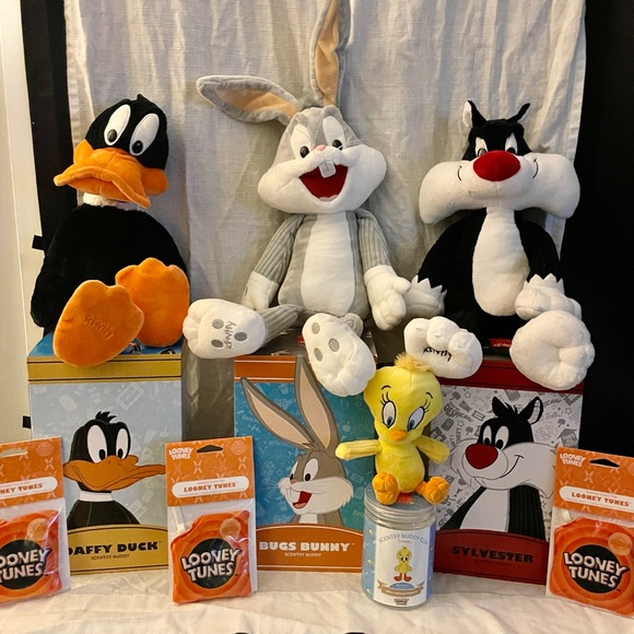 SCENTSY Buddy *NIB* Looney Tunes - Picture 1 of 7